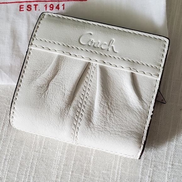Coach Off White Leather Mini Wallet - Picture 2 of 6